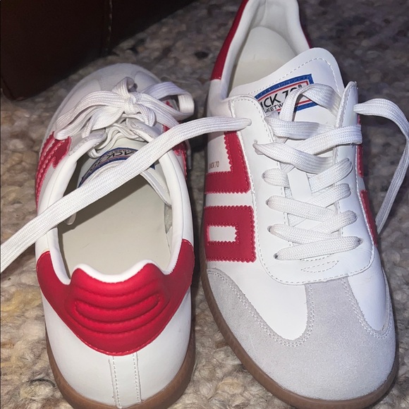 Back 70 White and Red Men's Sneakers (41) - Picture 7 of 10